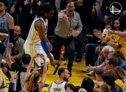 开云- 库里在拜仁比赛中关键助攻,回归赛场引发热议的是谁 