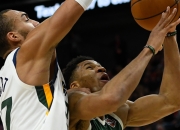 KAIYUN-Rookie关键节点回归赛场，雄鹿带队取胜！的简单介绍