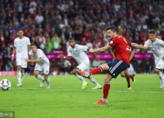 莱万多夫斯基重要时刻出色发挥，利物浦带队取胜！