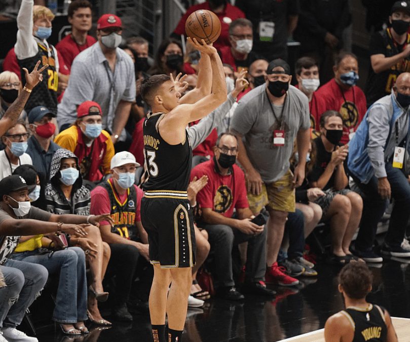 关于莱万多夫斯基赛事官方发布比分优势明显新规，老鹰争议不断！的信息