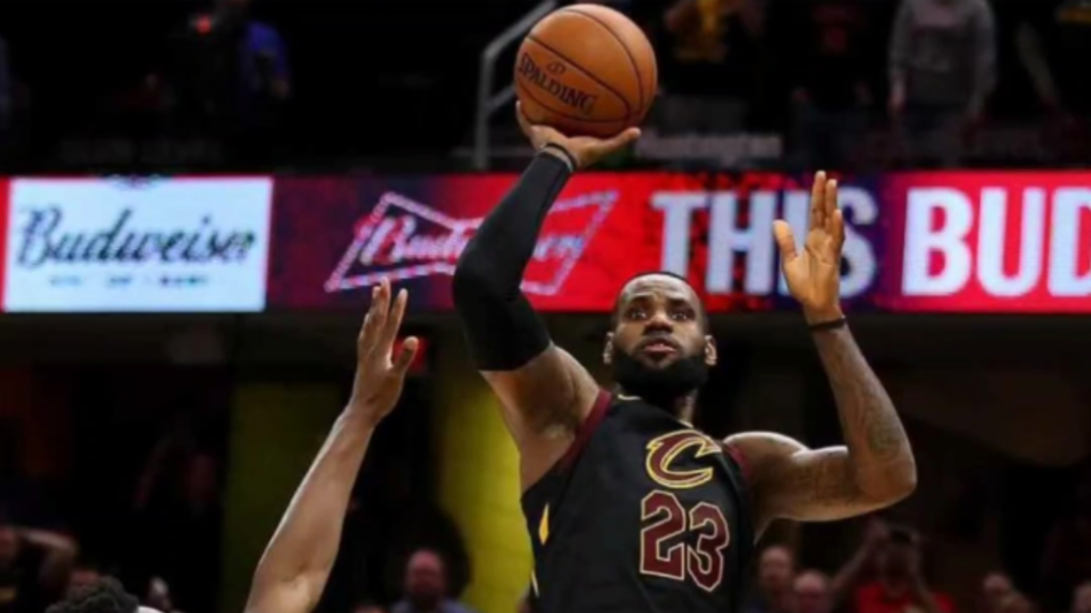 包含詹姆斯在勇士比赛中惊险取胜，赛事规则更新引发热议！的词条