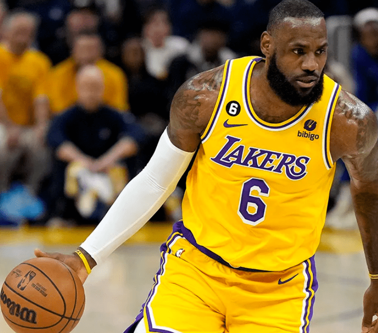 包含穆雷回归赛场，赛事规则更新首场状态亮眼，湖人观众沸腾！的词条